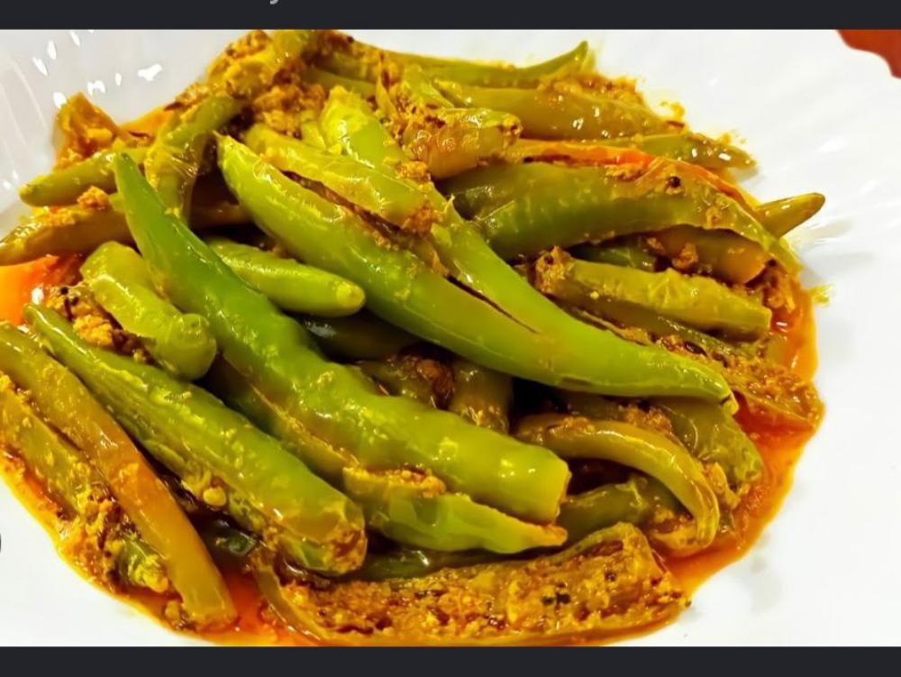 Dahi Mirchi simple paraathe 4, rayta salad