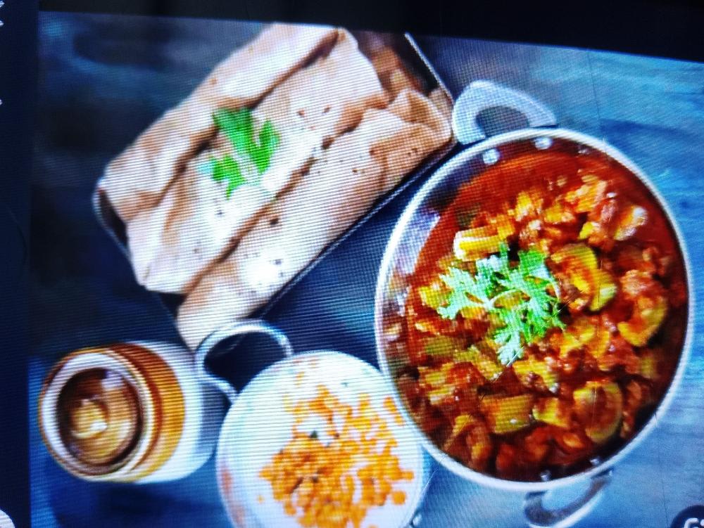Tori ki sbji roti salid rayta