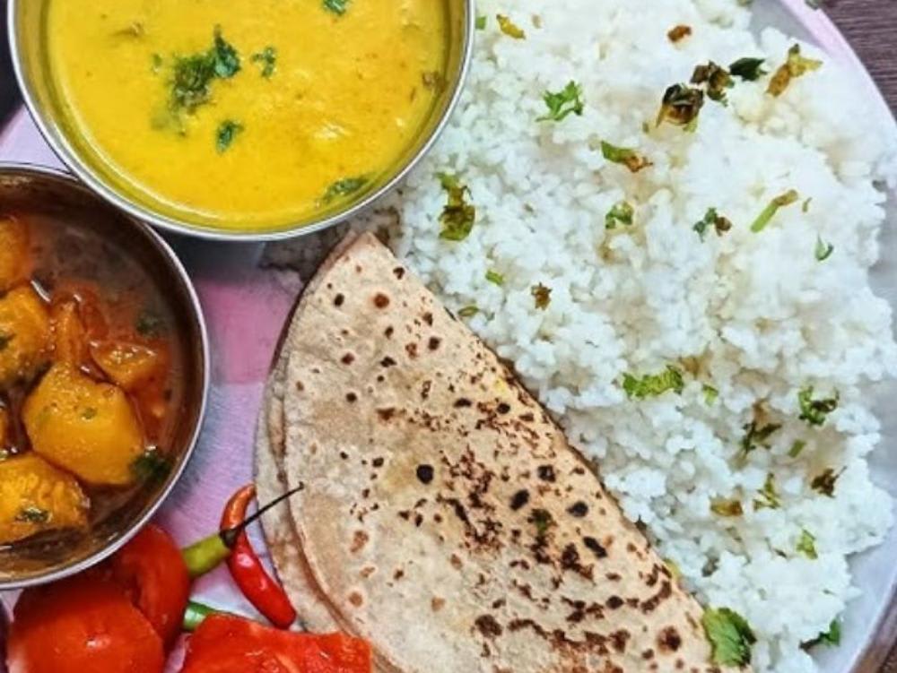 Kadi, chaval,. Aalu ki sbjo roti