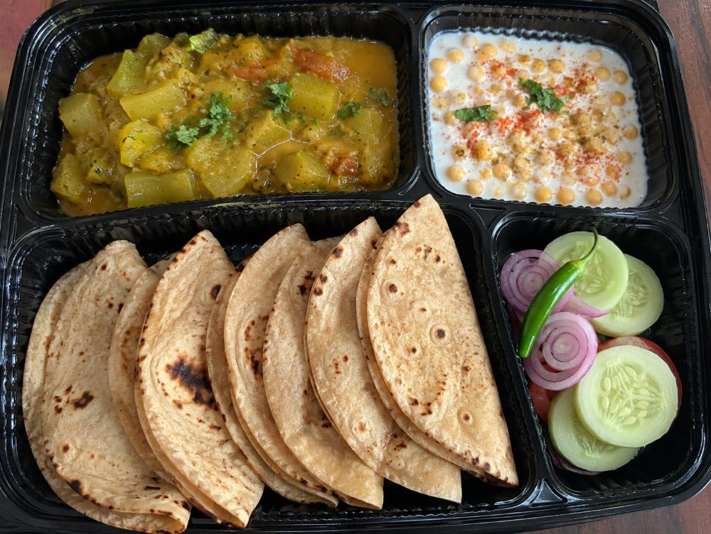तोरई सब्जी+6Roti+Raita+Salad