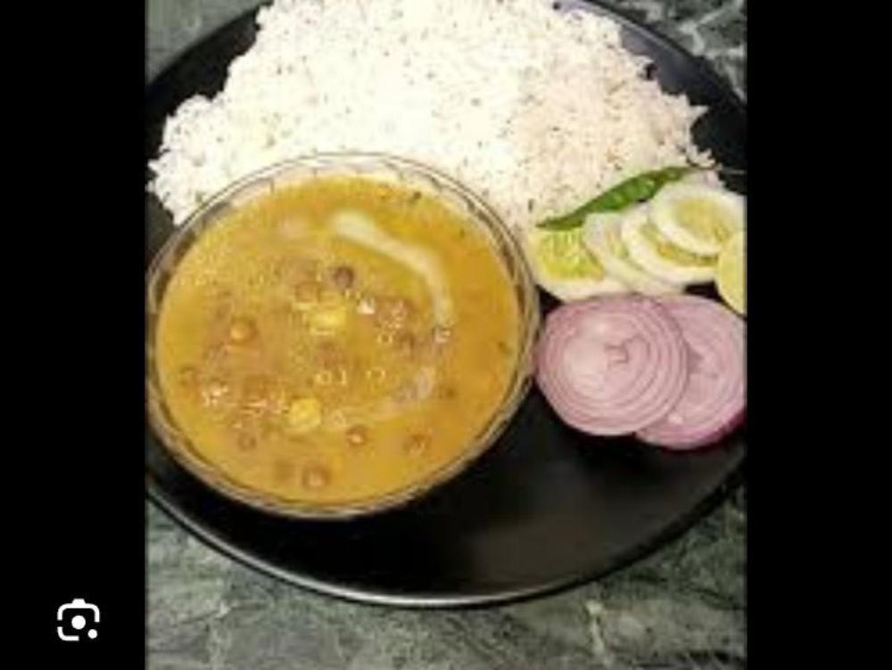 Kale chane ki sabji Roti salad or aloo pyaz ki sbji