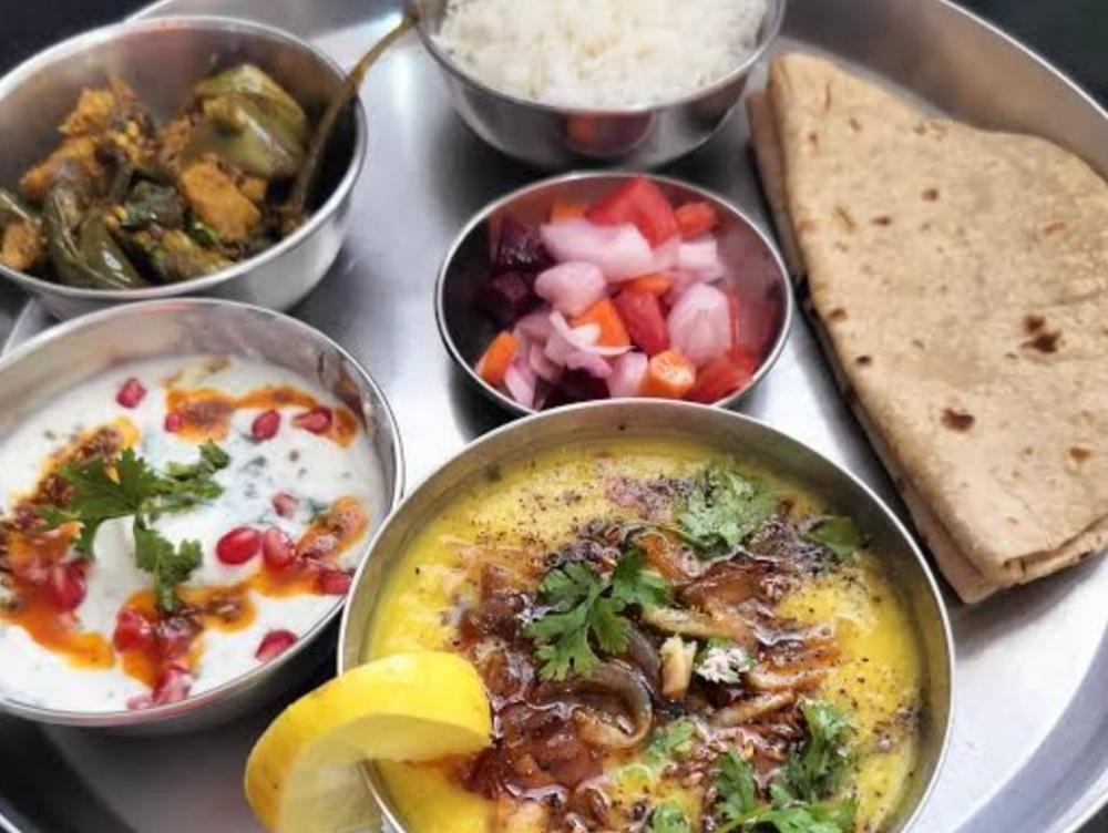 Aalu shimla mirch ki sbji mix dal nd chaval dahi twa roti