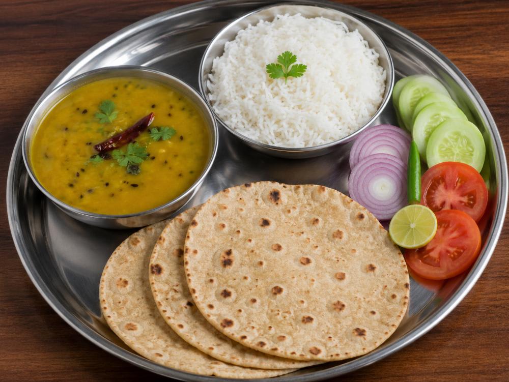 Mix daal chawal Bundi ka rayta4 roti salad 🥗