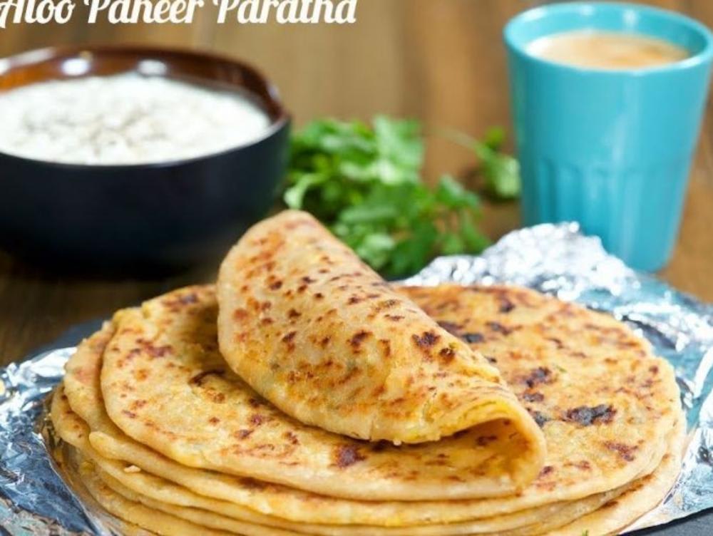 Aloo pyaaz ke parathe, dahi, mango ki chutney