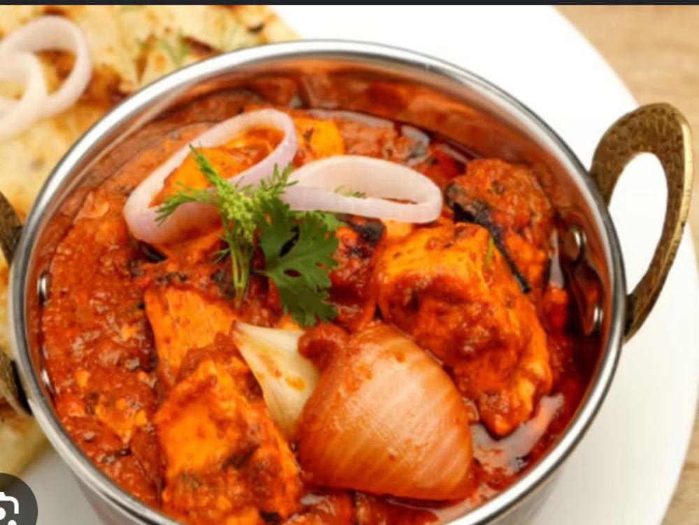 Paneer ki sabji jeera Aalu 4 Roti salad rahata