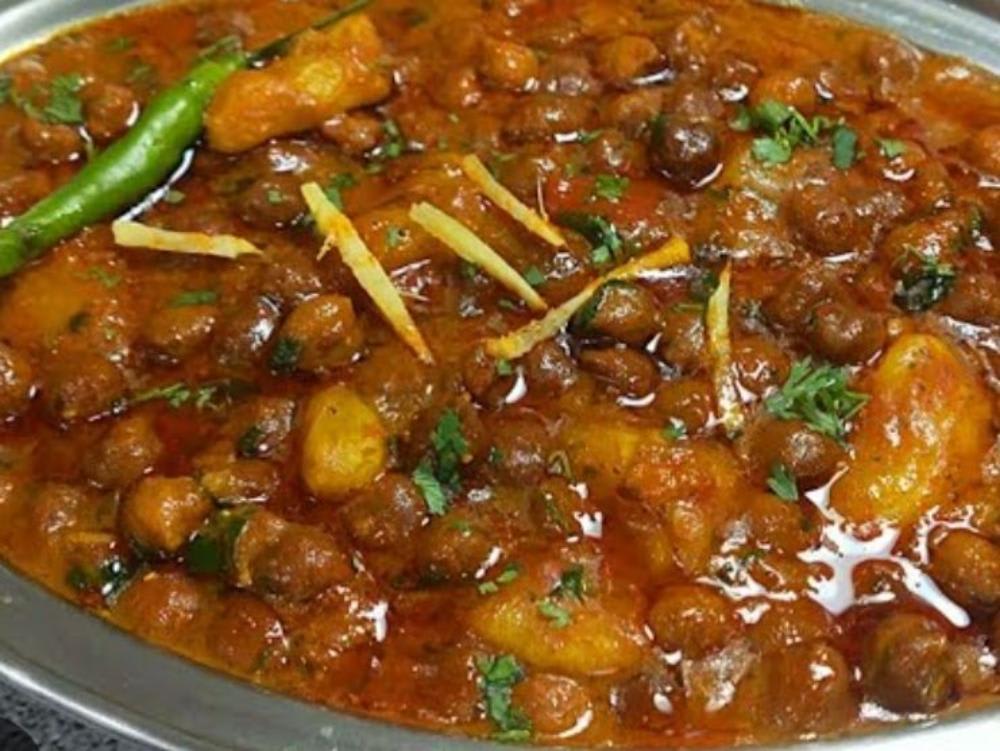 Aalu chne ki sbji nd fry bhindi kibji + chaval +roti