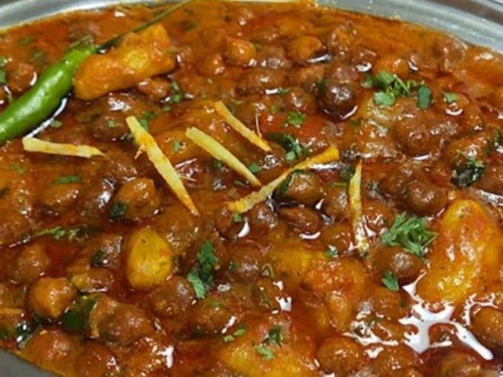 Aalu chole ki sbji + chaval +bhindi ki sbji+ roti