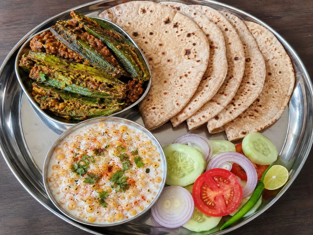 Masala bhindi Bundi ka rayta 6 roti salad 🥗