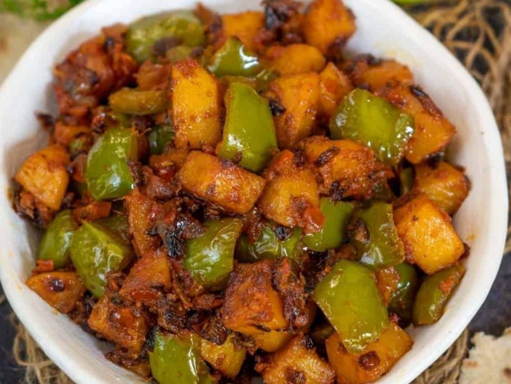 Aalu shimla mirch ki sabji, tri wali aalu ki sbji, chaval, roti,