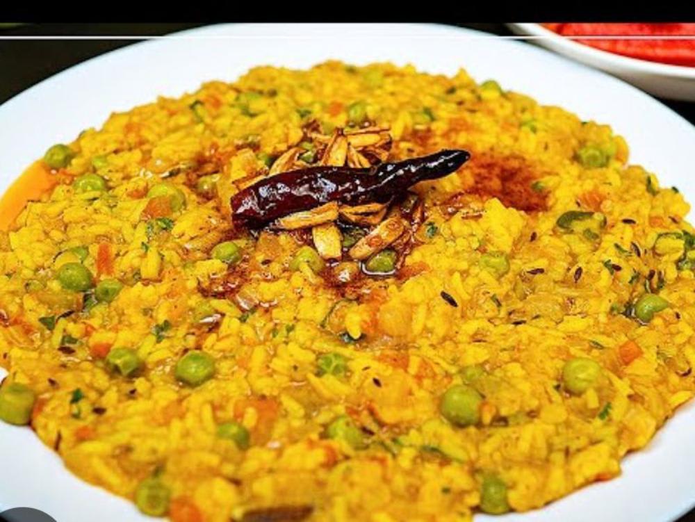 Mung Daal Ke Khichdi dahi