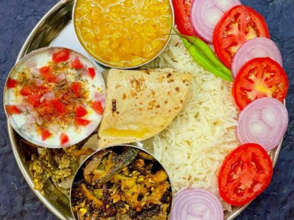 Arhar dal chawal roti salad aalu baingan ki sabji