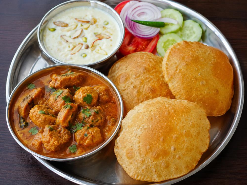 Dam aalu ki sabji 5 sada parathe Bundi ka rayta