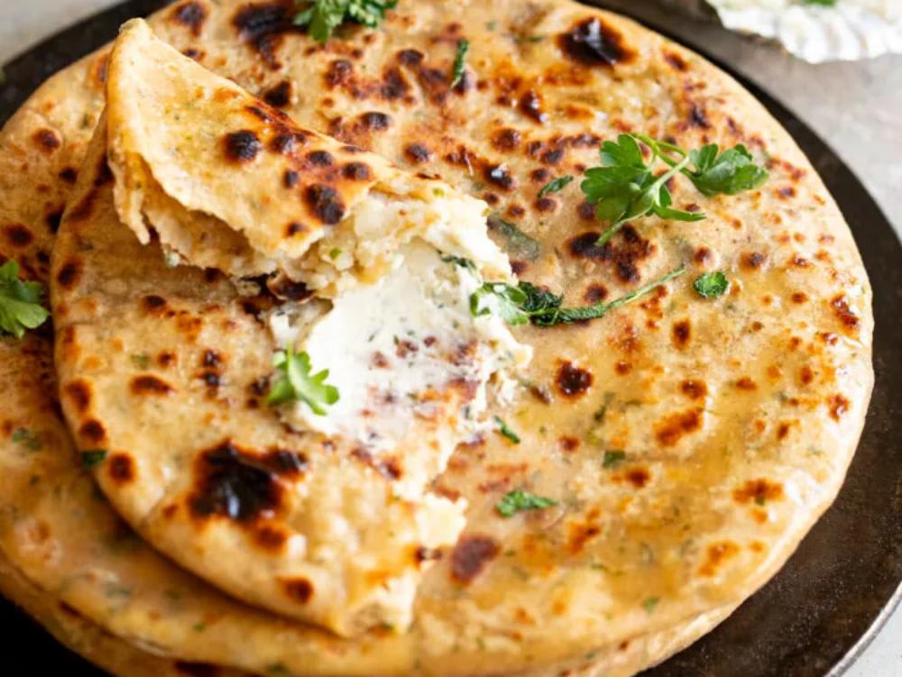 Aloo paratha with dahi 4 paratha