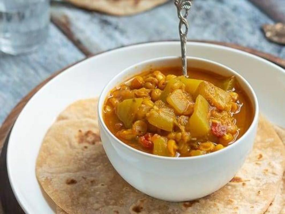 Daal ghiya ki sabji roti salid