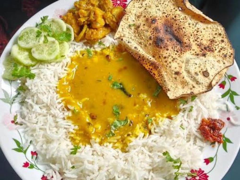 Daal chawal salad aur papad Achar