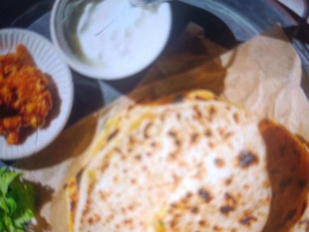 Aalu pratha,dhai,aachr