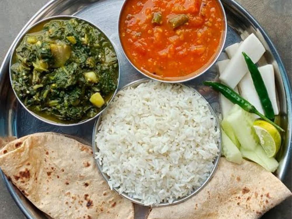 Aloo p aalu Palak daal chawal roti salad