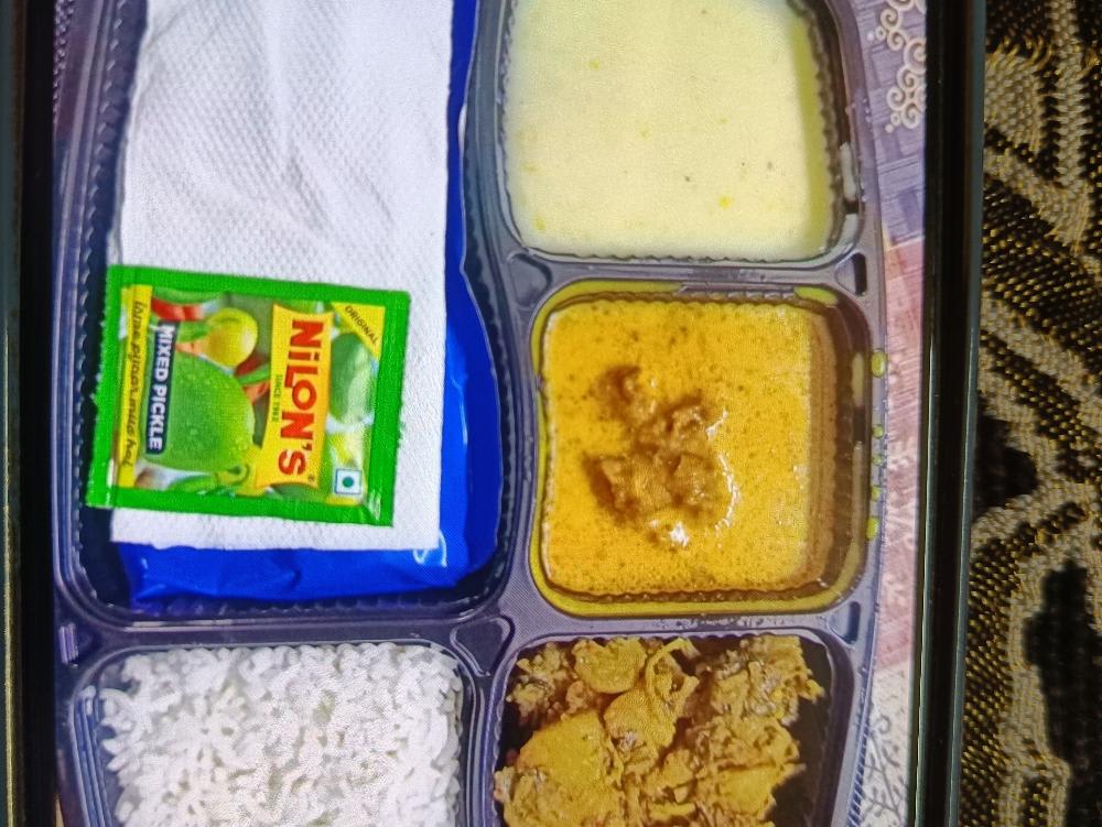 kadhi pakora , jeera aloo, roti, rice, aachar with raita