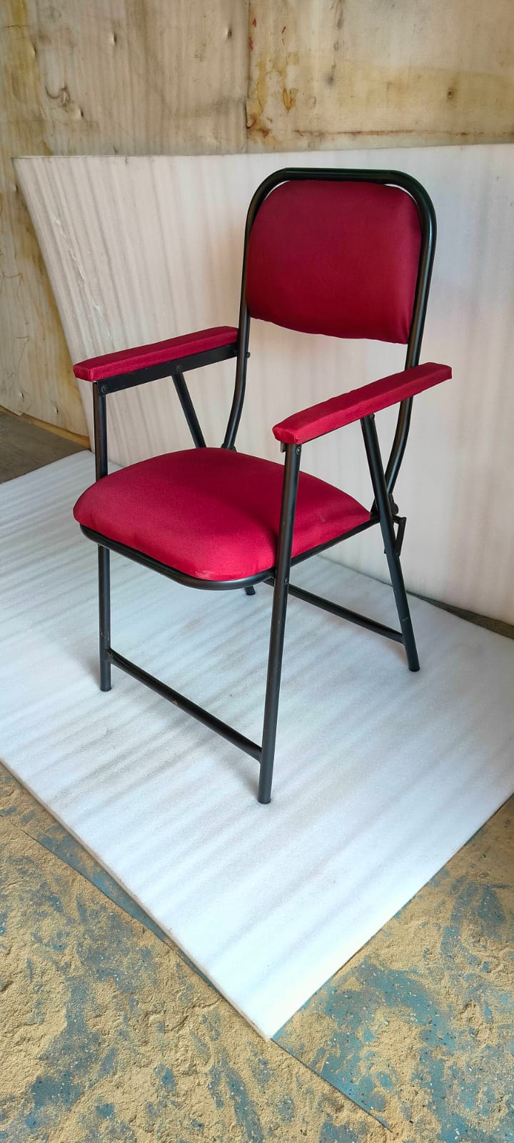 Premium Red-Cushioned Visitor Chair with Sturdy Black Metal Frame – Comfortable Office & Home Seating