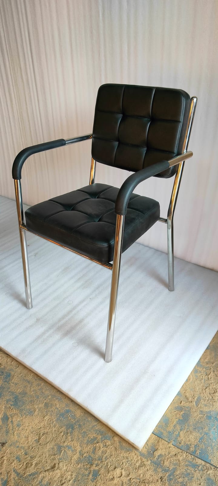 Modern Black Leather Visitor Chair with Chrome Frame – Stylish Office & Reception Seating