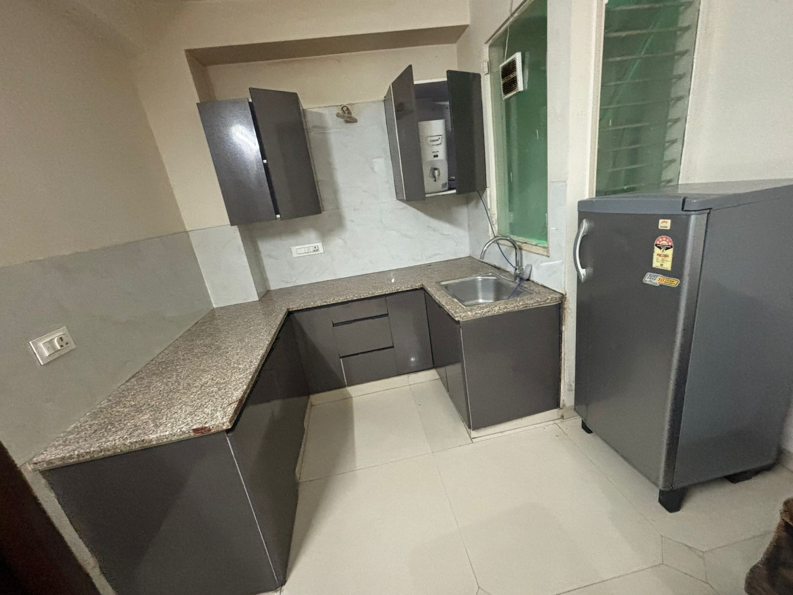 KVS-001 SECTOR 46 2BHK — image 4