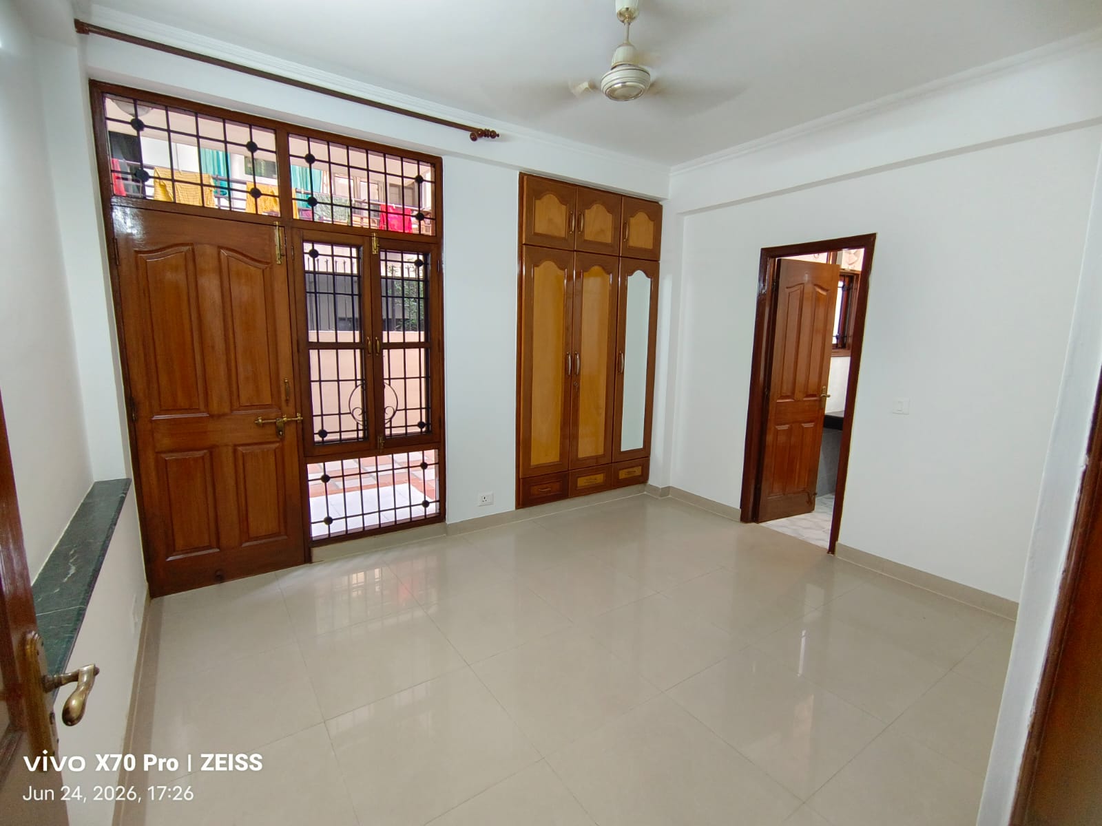 KVS 001 SECTOE 52 3BHK  — image 4