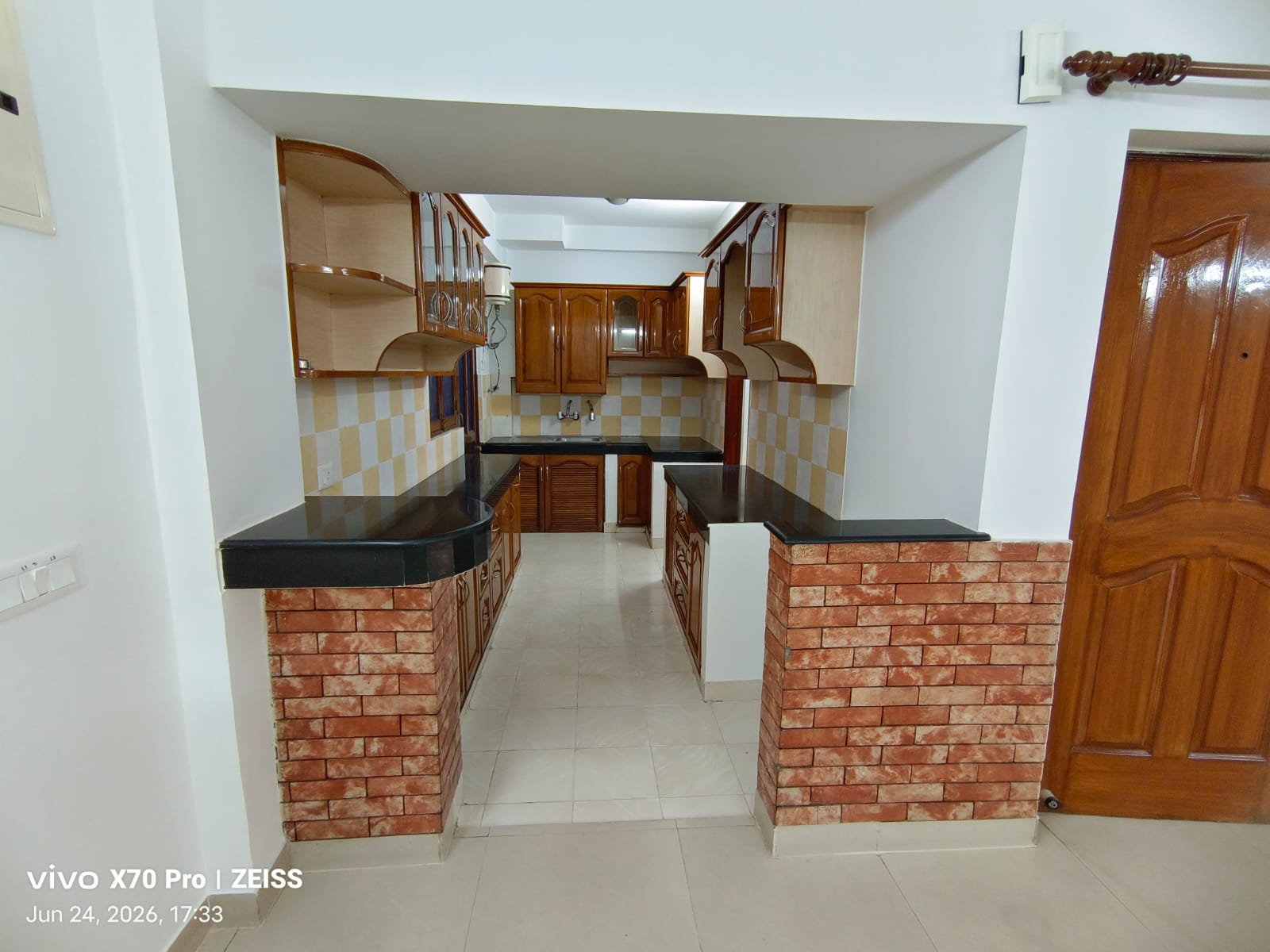 KVS 001 SECTOE 52 3BHK  — image 2