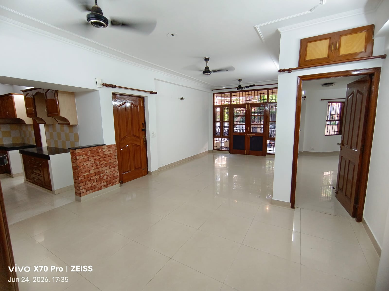 KVS 001 SECTOE 52 3BHK  — image 6