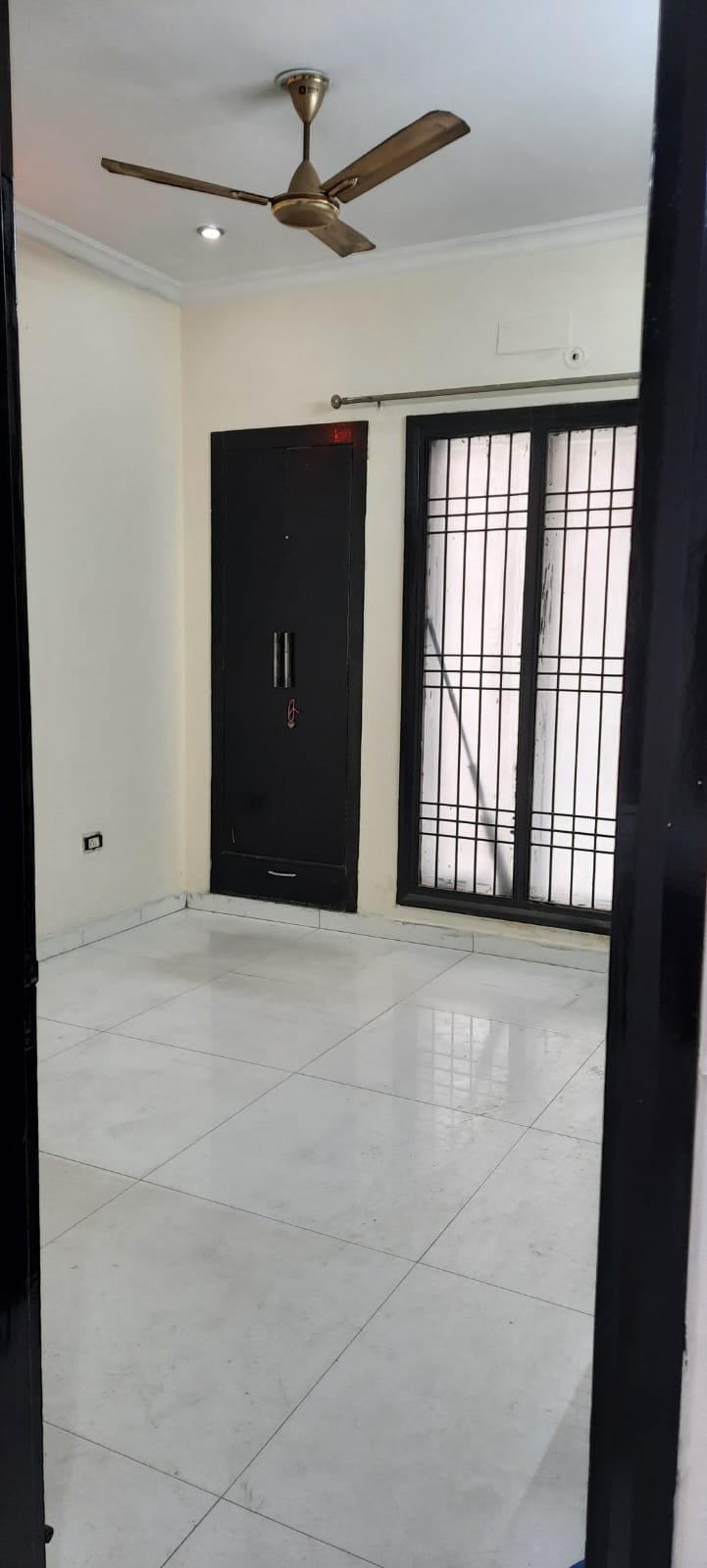 KVS OO1 SECTOR 46 2 BHK — image 5