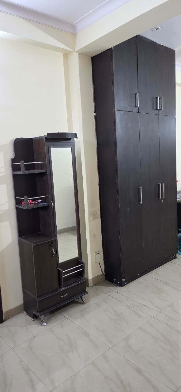 KVS 001 SECTOR 38 2BHK — image 4