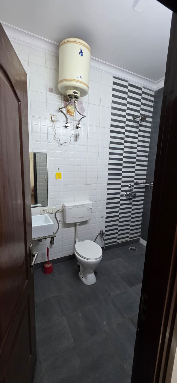 KVS 001 SECTOR 38 2BHK — image 7