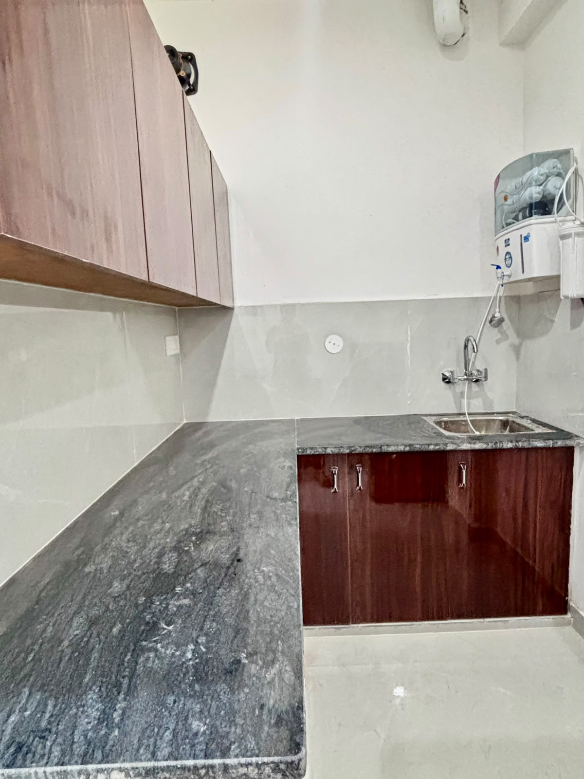 KVS 001 SECTOR 53 1BHK — image 2
