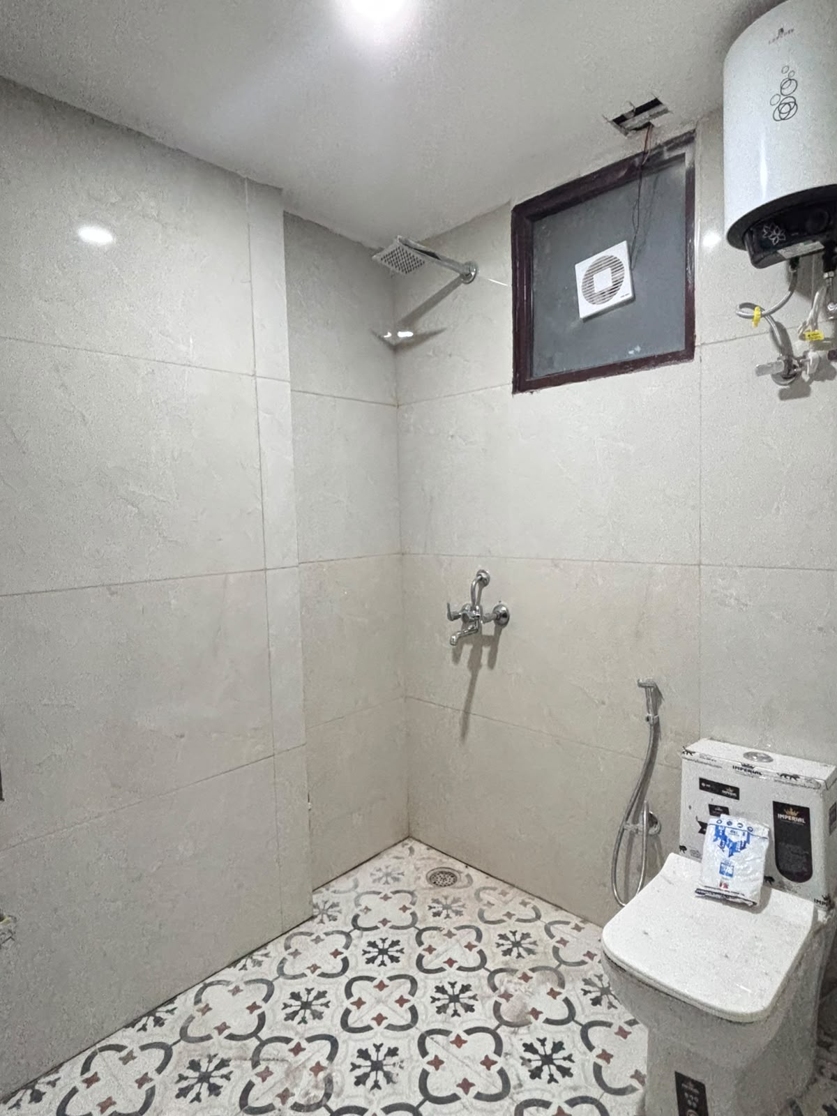 KVS 001 SECTOR 53 1BHK — image 5
