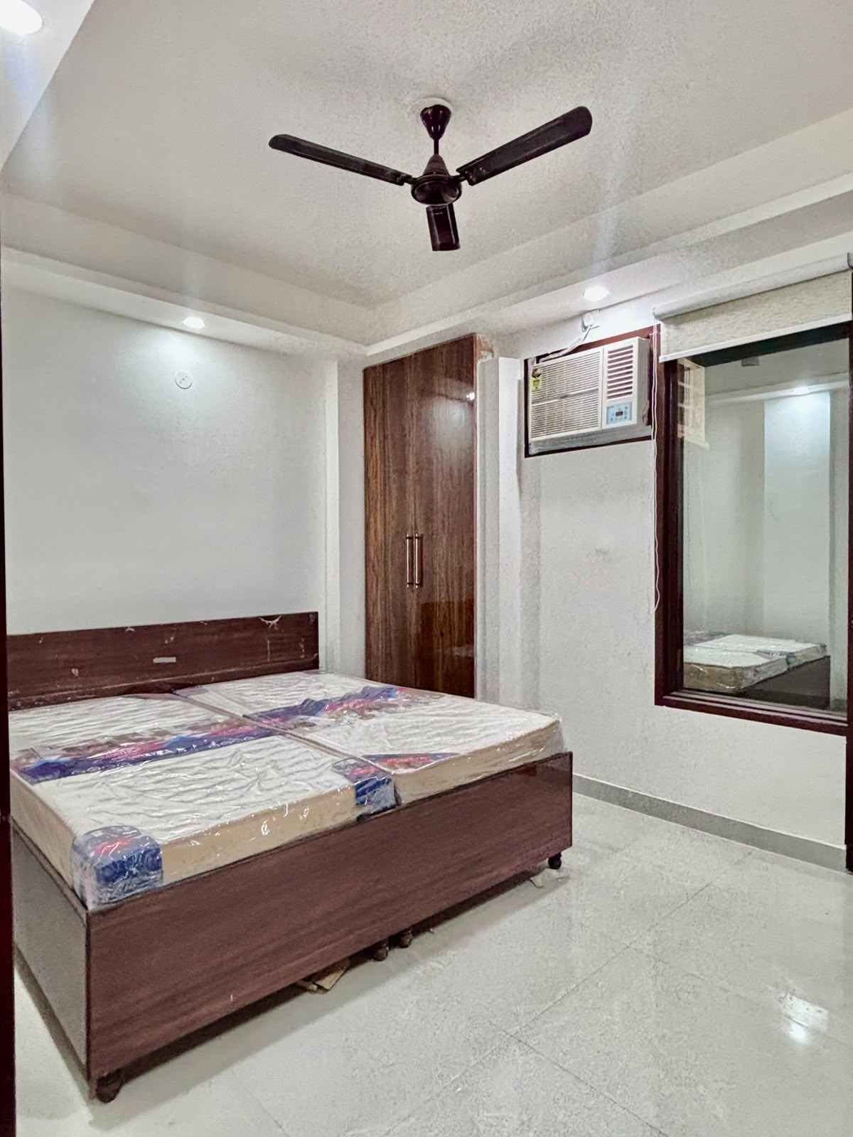 KVS 001 SECTOR 53 1BHK — image 3