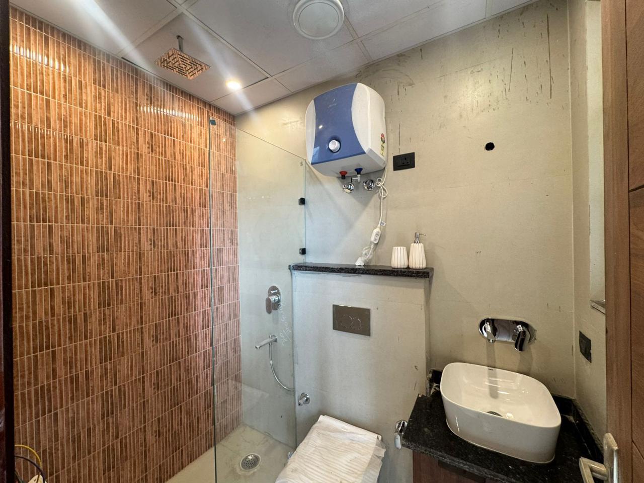 KVS 001 SECTOR 43 1BHK — image 4
