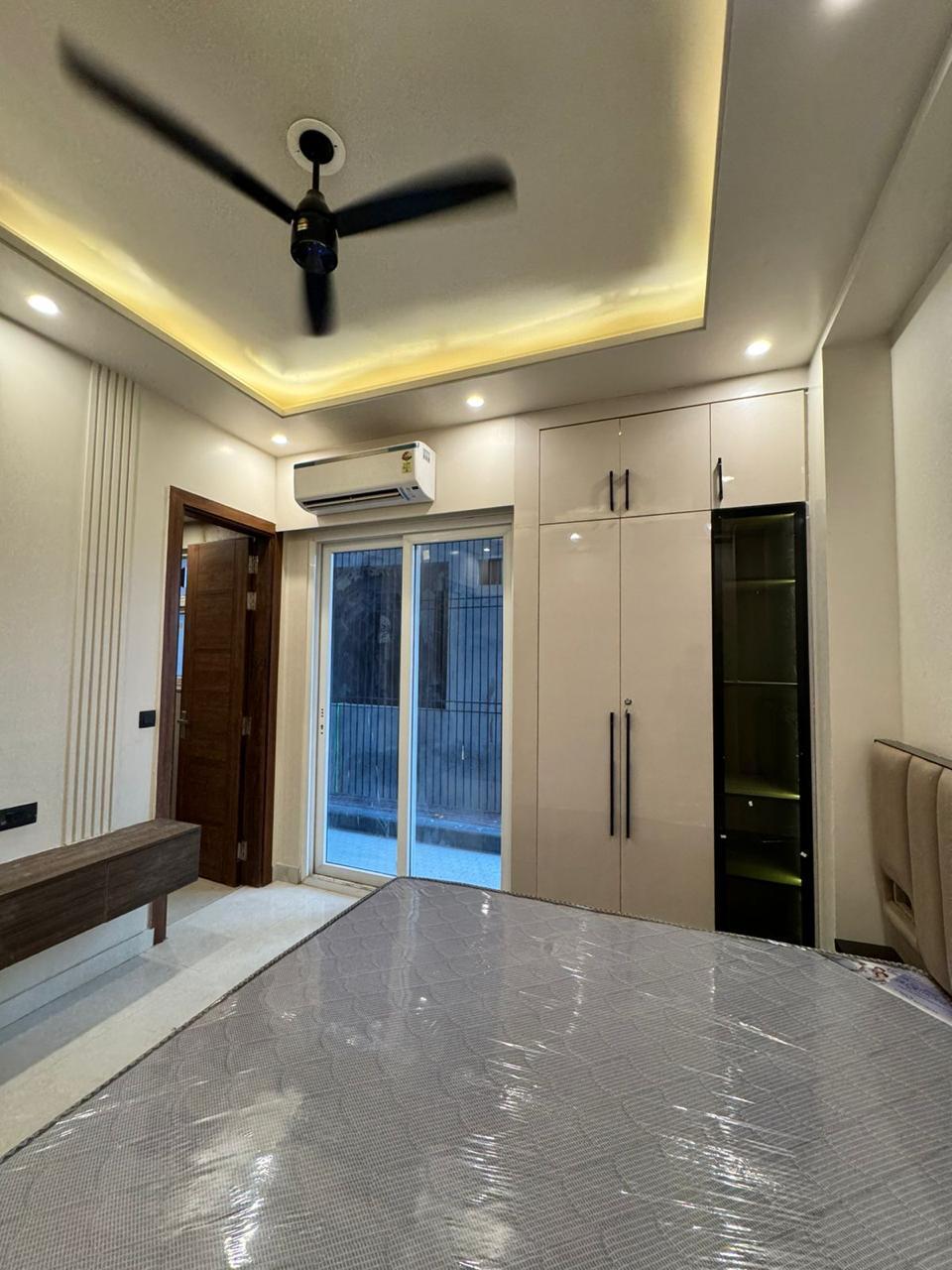 KVS 001 SECTOR 43 1BHK — image 9