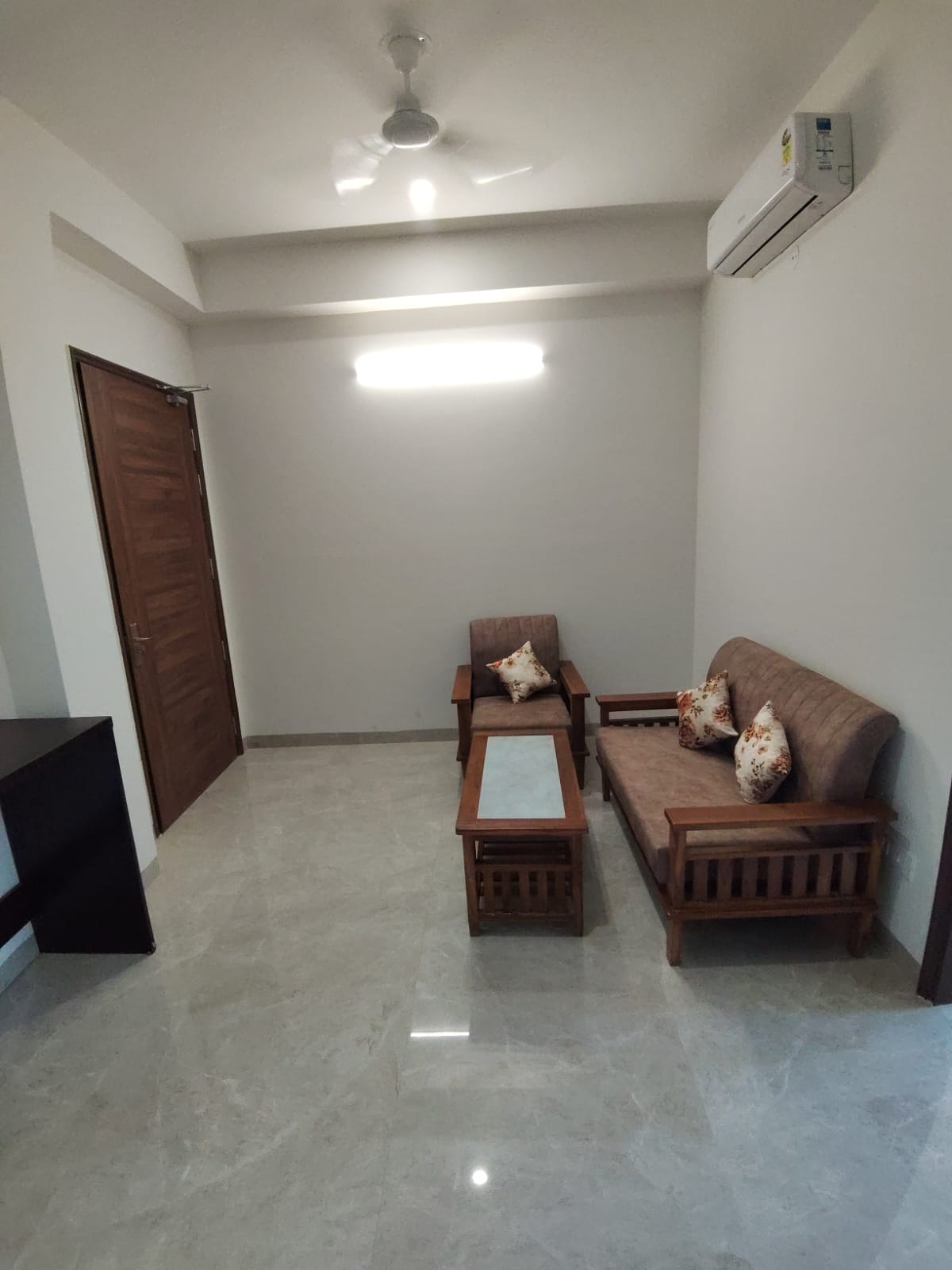 KVS 017 SECTOR 38  1BHK  — image 6