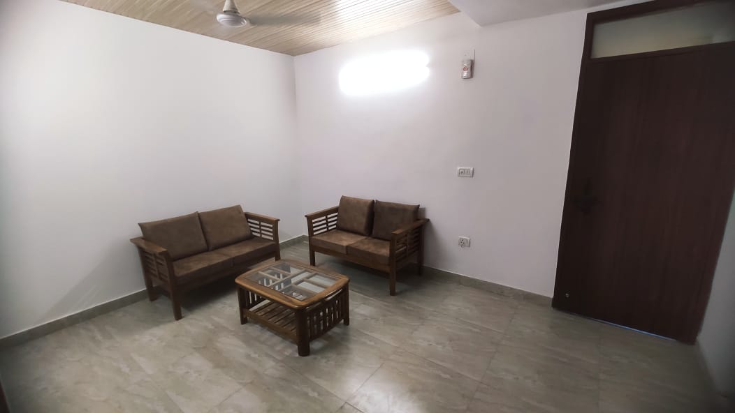 KVS 018 SECTOR 39 2BHK — image 5