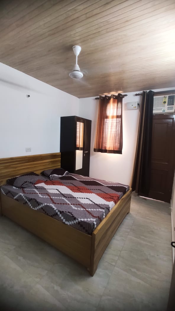 KVS 018 SECTOR 39 2BHK — image 4