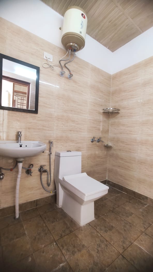 KVS 018 SECTOR 39 2BHK — image 7