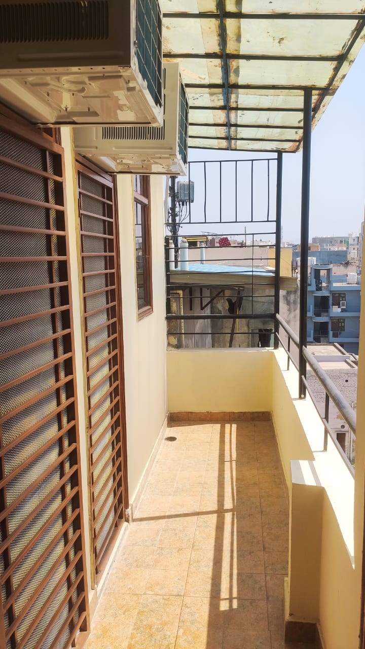 KVS 018 SECTOR 39 2BHK — image 2
