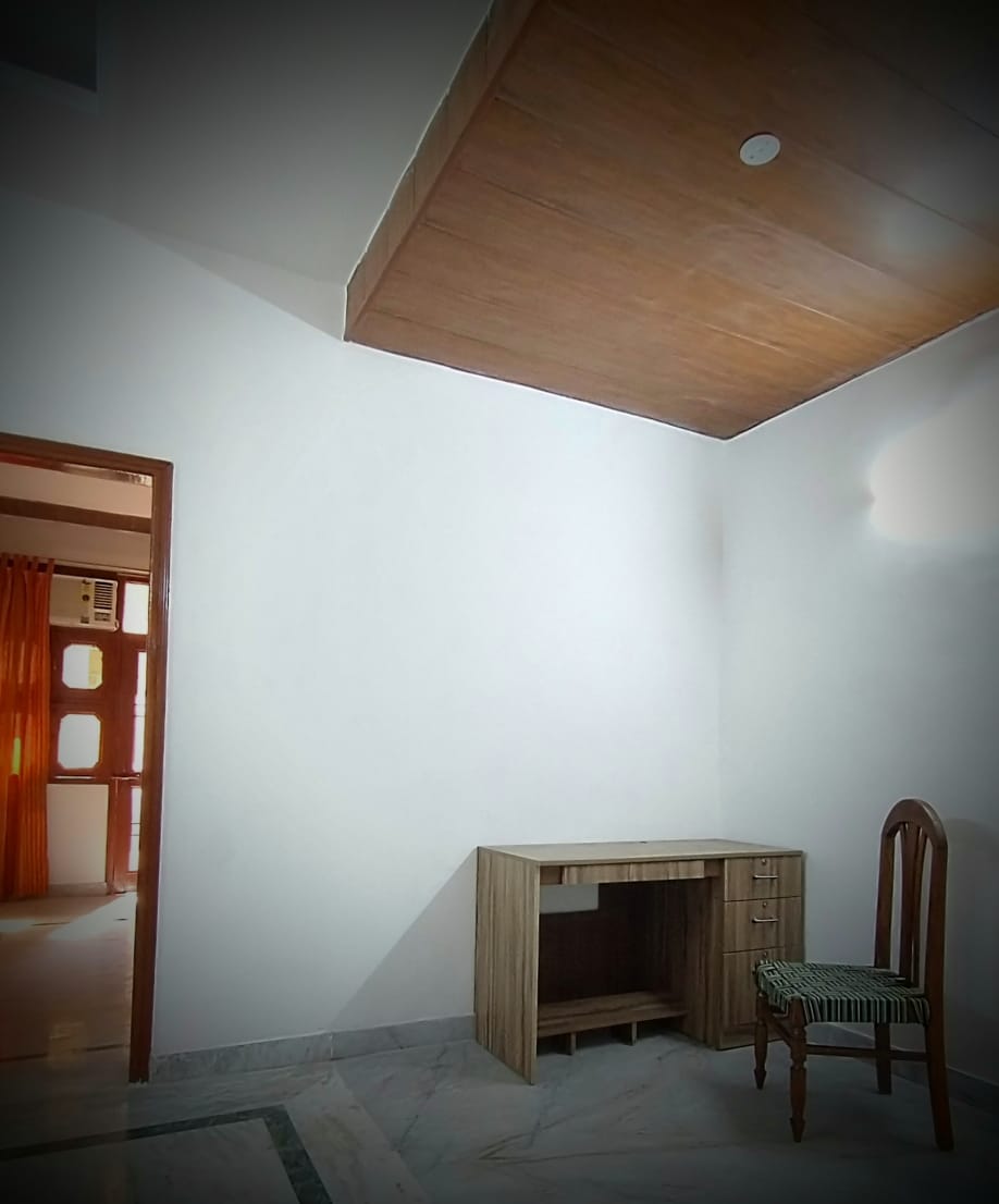 KVS 018 SECTOR 39  2BHK  — image 6