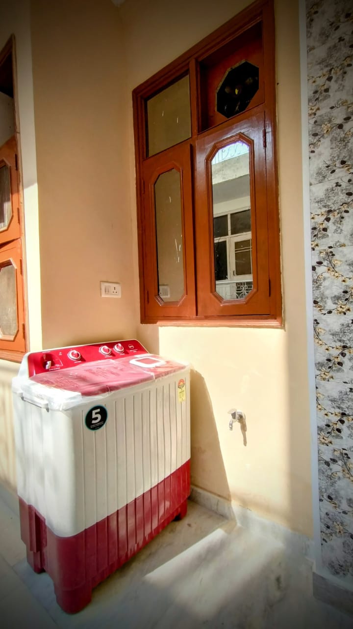 KVS 018 SECTOR 39  2BHK  — image 4
