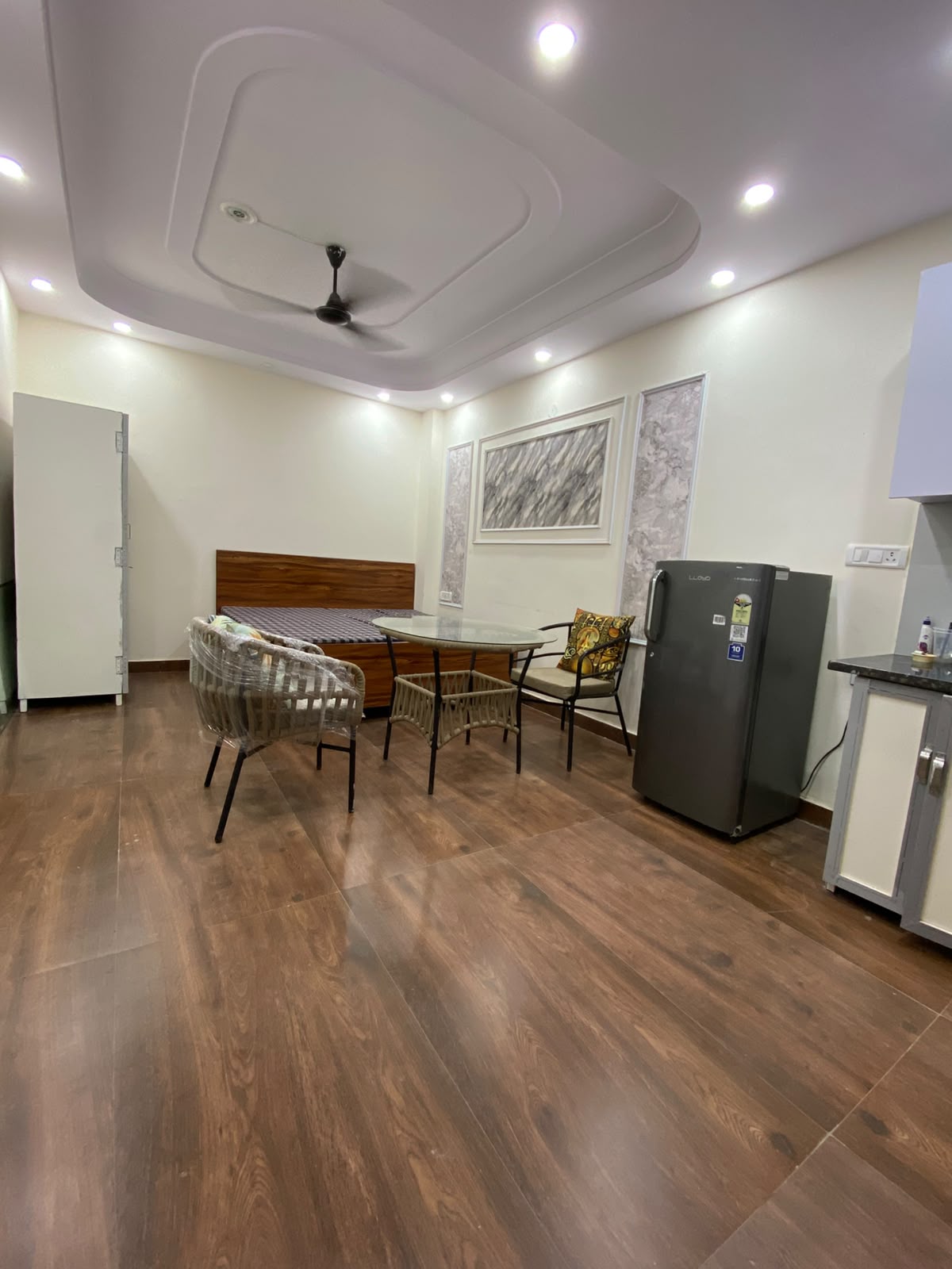 KVS 020 SECTOR 57 1RK — image 4