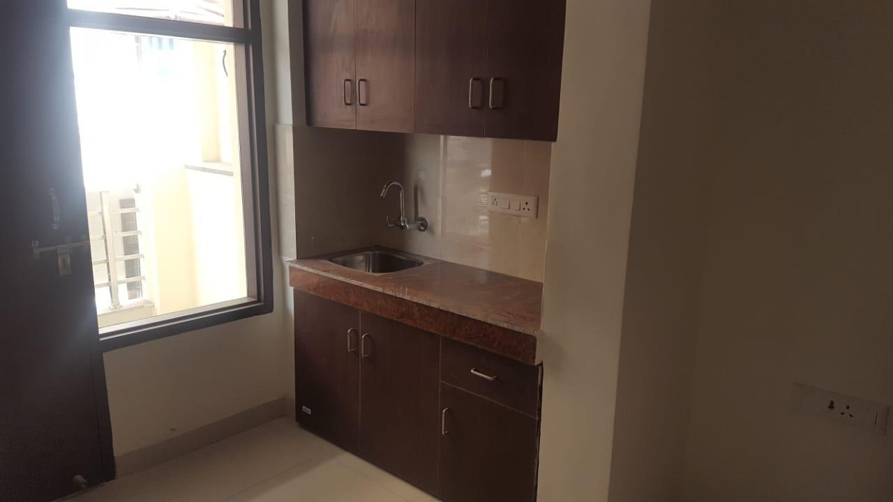 KVS 025 SECTOR 38 1RK — image 3