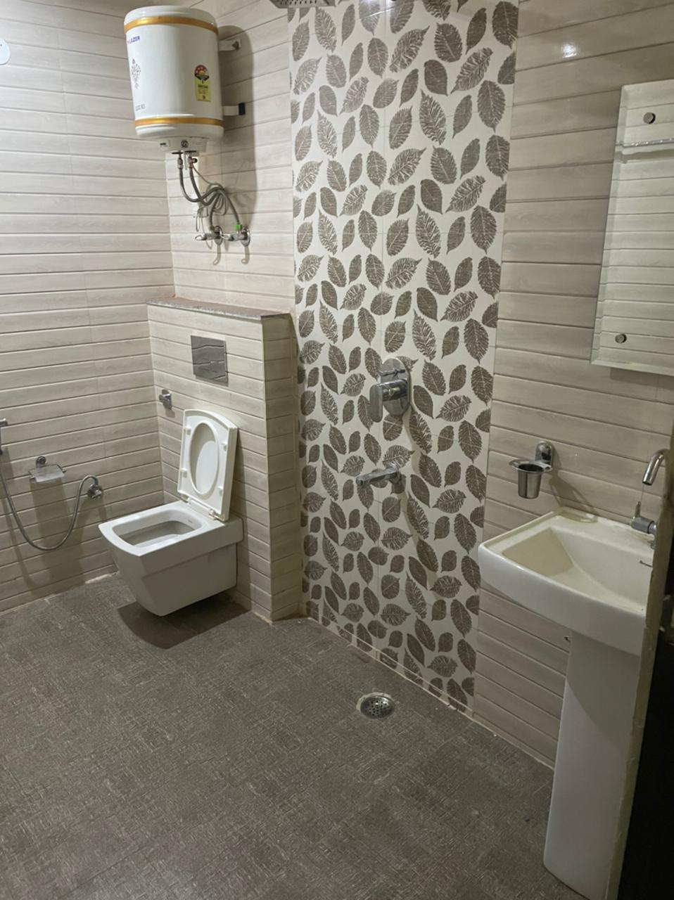 KVS 025 SECTOR 38 1RK — image 5