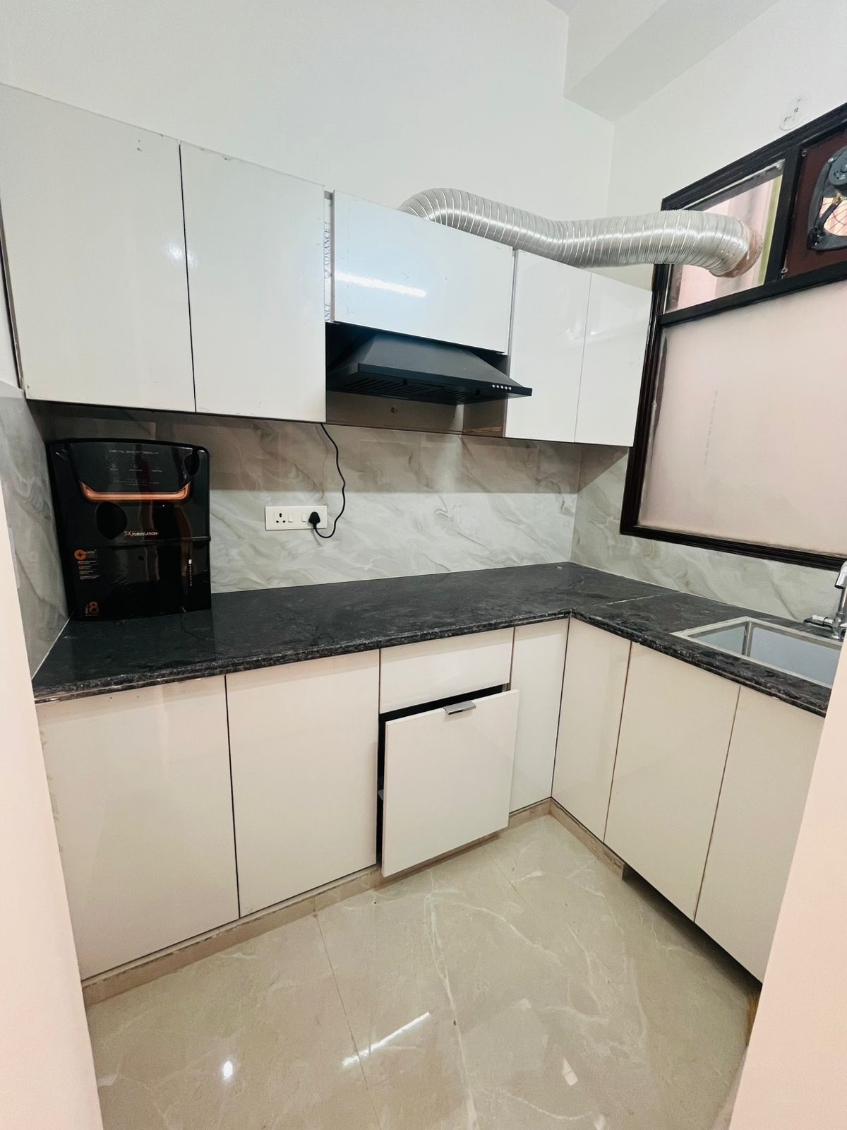 KVS 026 SECTOR 52 1BHK — image 3
