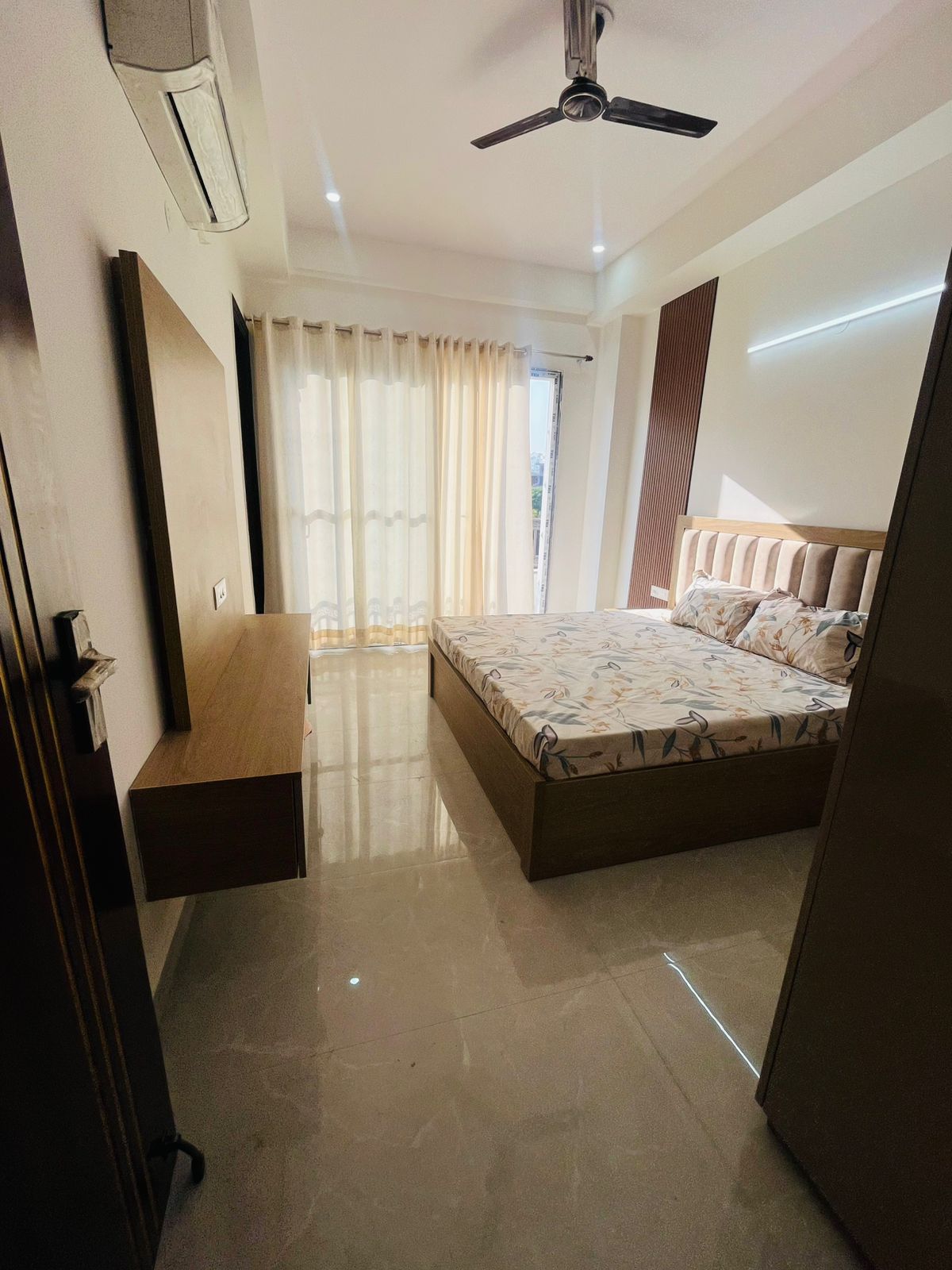 KVS 026 SECTOR 52 1BHK — image 5