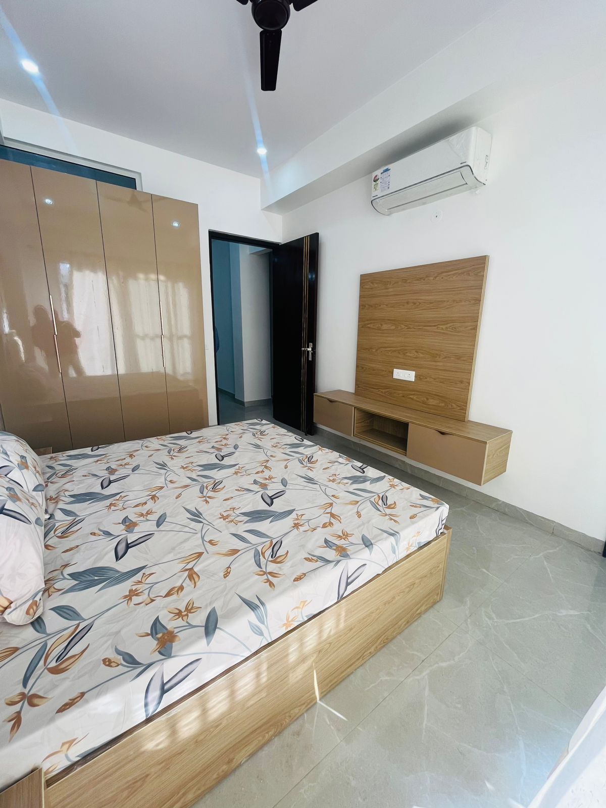 KVS 026 SECTOR 52 1BHK — image 4