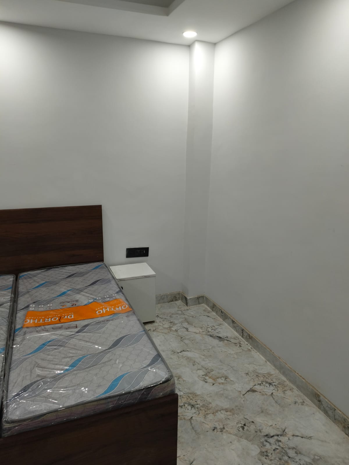 KVS 028 SECTOR 40 1RK — image 1
